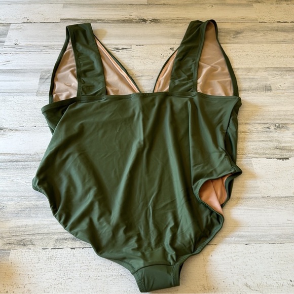 NWT J. Crew Ruched V-neck one-piece Swimsuit BF163
OLIVE GREEN - Picture 3 of 8